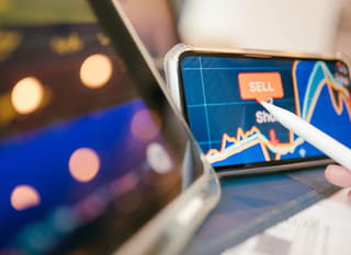 Opsi Bitcoin, Ethereum, dan forex dianalisis oleh trader yang bergerak di berbagai pasar